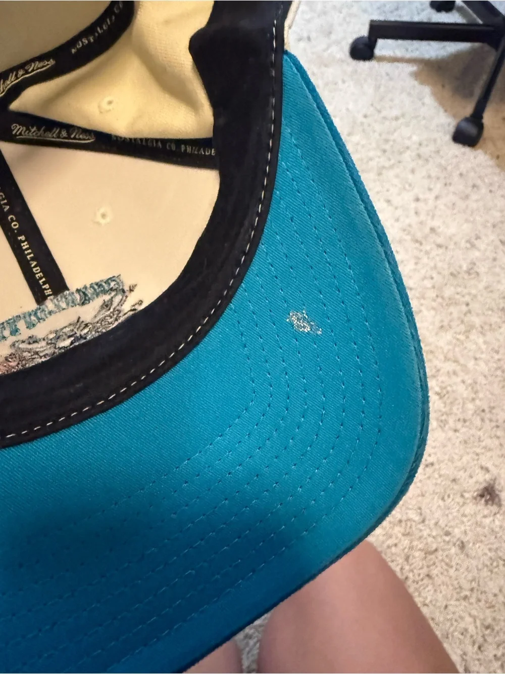 Mitchell & Ness Charlotte Hornets Two-Tone Cap – Cream and Teal